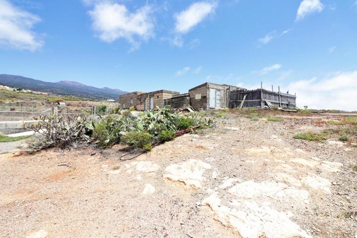 Terreno rústico con varias construcciones en Granadilla. photo 0