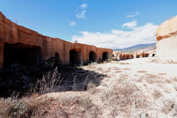 Casa unifamiliar con gran terreno y cuevas en Los Blanquitos, Tenerife. photo 0