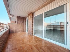 Piso con ascensor y parking incluido, en Pere Badia photo 0