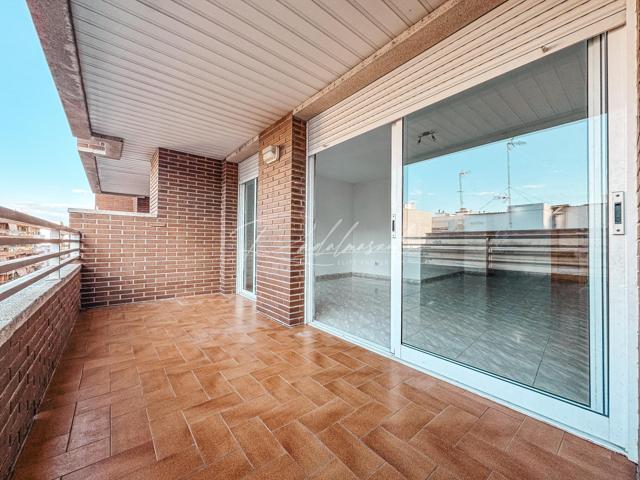 Piso con ascensor y parking incluido, en Pere Badia photo 0