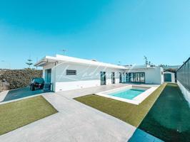 Exclusivo chalet con piscina en Creixell photo 0
