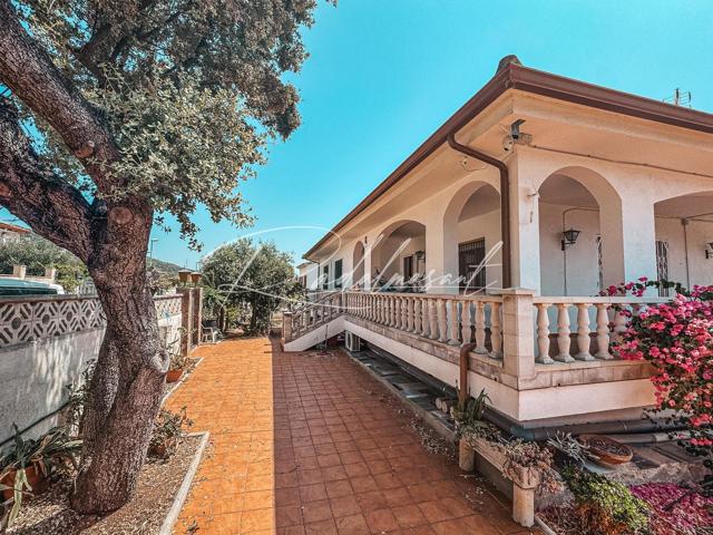 Gran chalet con jardín en Roda de Berà photo 0
