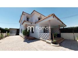 Chalet adosado en venta en Nucli Urbà photo 0