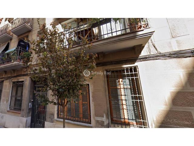 Piso en venta en Sants-Badal photo 0