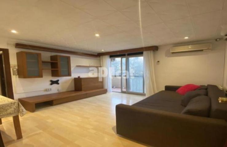 Acogedor piso en venta con balcón photo 0