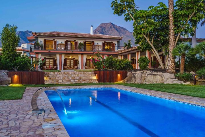 Exclusiva Villa de Lujo en El Duque, Tenerife Sur photo 0