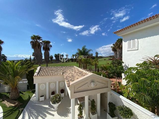 Villa de lujo con vistas impresionantes en La Caleta. photo 0