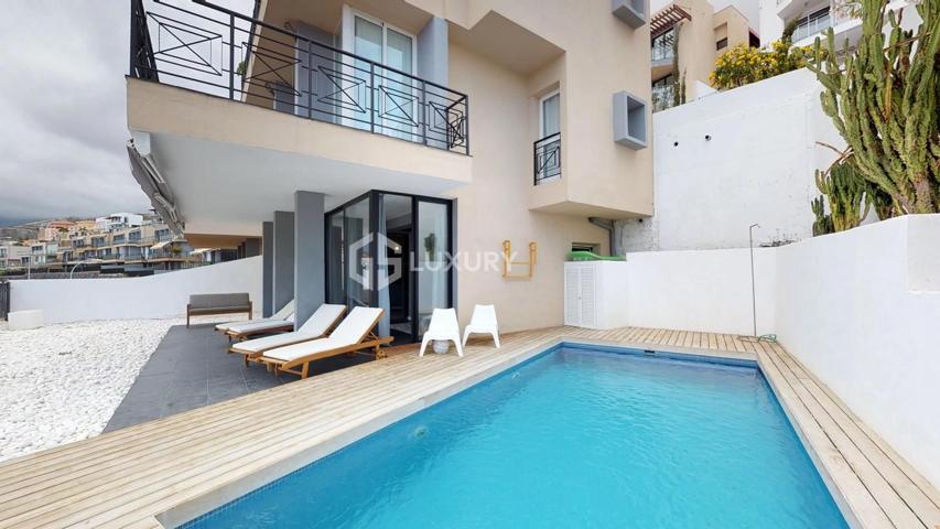 Villa con Vistas Panorámicas y piscina privada en San Eugen photo 0