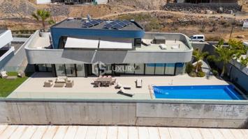 Villa única con un impresionante diseño en la mejor ubicación photo 0