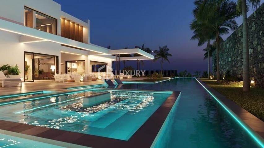 Parcela con licencia y proyecto de villa de lujo en La Caleta photo 0