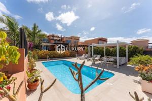 Exclusiva villa de lujo en La Caleta con vistas al mar photo 0