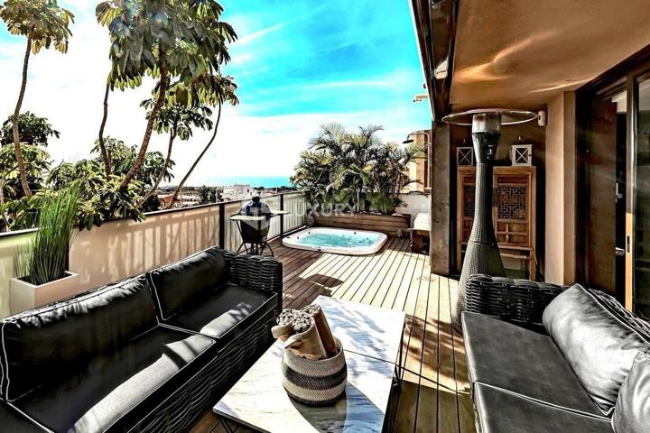 Elegante Residencia con Ascensor, Terraza, y Jacuzzi en magnífica ubicación photo 0