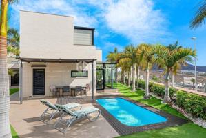 Villa de lujo en Costa Adeje – Elegancia y confort con vistas al mar photo 0