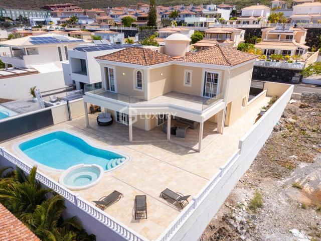 Villa La Alameda – Elegancia, confort y exclusividad en El Madroñal photo 0