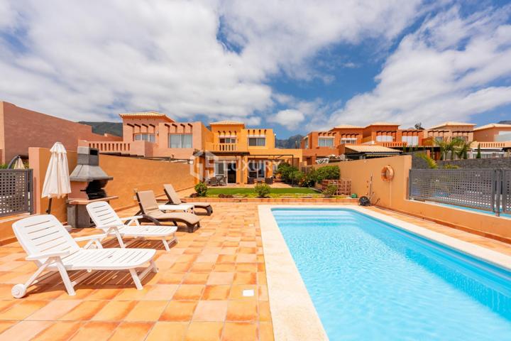 Villa independiente en La Caleta – Exclusiva de GS Luxury photo 0