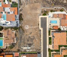 Parcela Urbana en Amarilla Golf – 922 m² photo 0