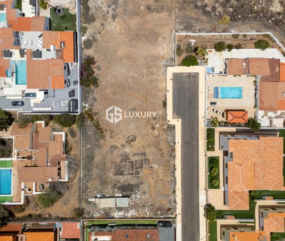 Parcela Urbana en Amarilla Golf – 922 m² photo 0