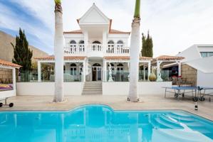 Villa independiente con piscina climatizada y vistas al mar – Costa Adeje photo 0