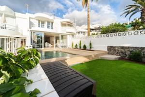 Chalet adosado reformado en San Eugenio Alto photo 0