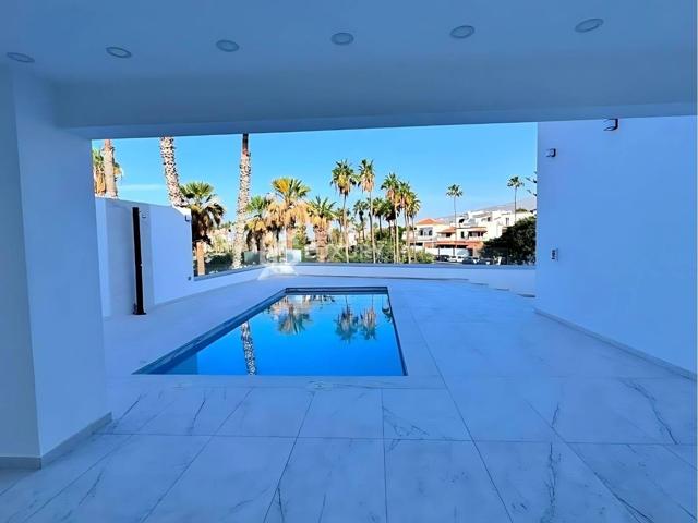 Villa de nueva construcción con vistas al mar – San Eugenio Alto photo 0