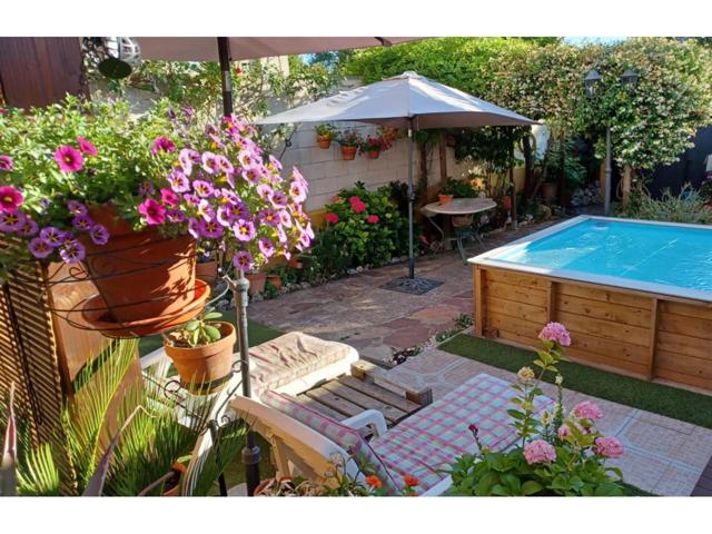 Chalet totalmente reformado de 214 m2 de 3 plantas, con 4 habitaciones dobles, 4 baños, patio, terraza y jardín en el ce photo 0