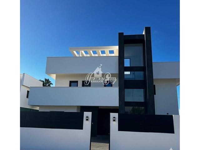 CHALET CON PRECIOSAS VISTAS EN UN ENTORNO UNICO Y PRIVILEGIADO photo 0