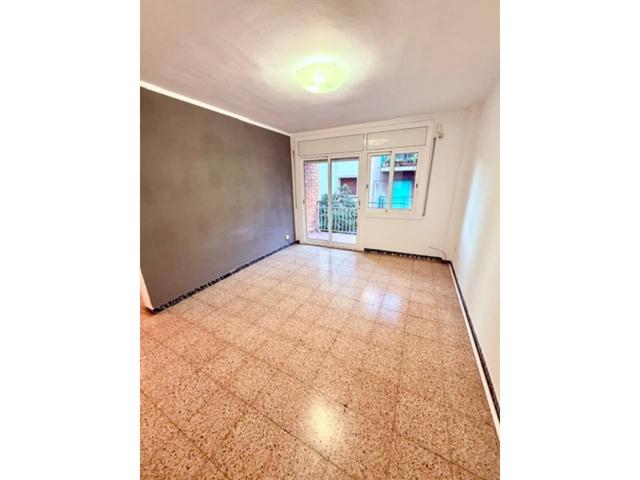 Piso en venta en La Prosperitat(08016) photo 0