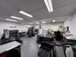 Local de 190 metros cuadrados en la calle Alella photo 0