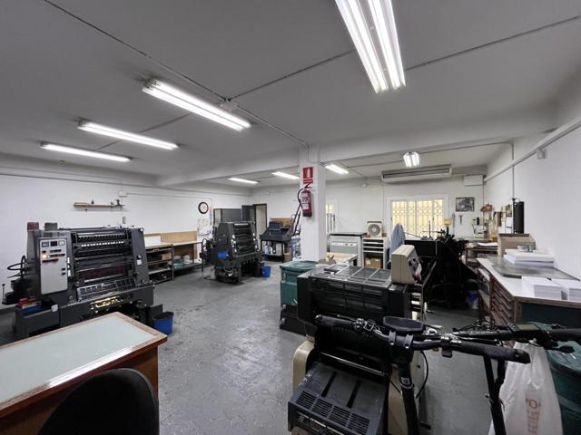 Local de 190 metros cuadrados en la calle Alella photo 0