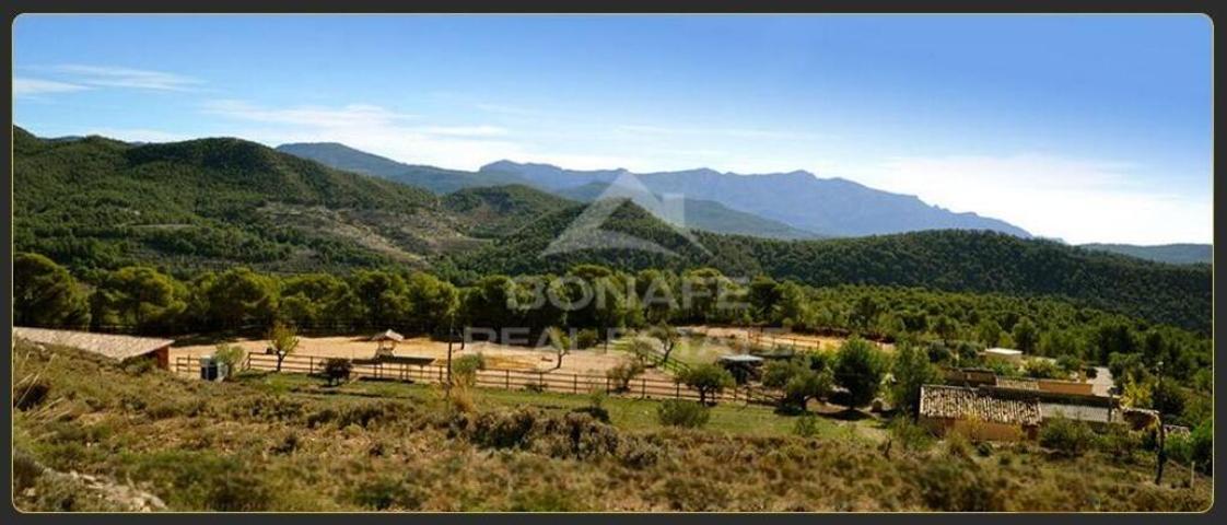 Villa rústica con establo para 12 caballos Un paraíso ecuestre en Jijona photo 0