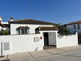 &quot;Tu hogar soñado te espera en Chiclana: un chalet urbano lleno de confort y estilo, listo para que lo hagas tuyo.&quot; photo 0