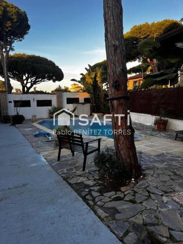 &quot;Tu hogar soñado te espera en Chiclana: un chalet urbano lleno de confort y estilo, listo para que lo hagas tuyo.&quot; photo 0