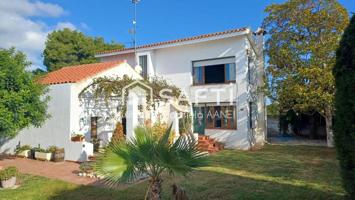 Chalet con piscina, cerca de la playa de Vinaròs en una parcela de 1885 m2. Visítalo! photo 0