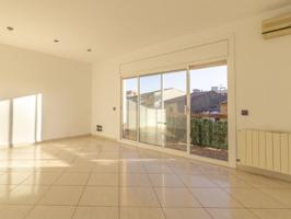 Piso En venta en La Bisbal D'Empordà photo 0