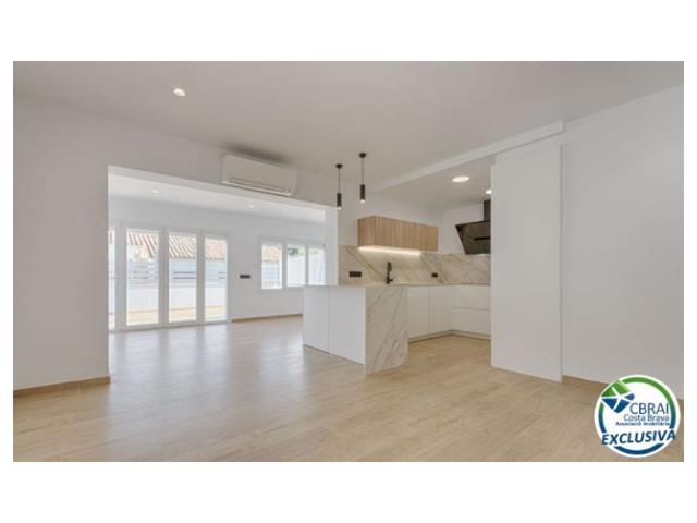 Casa En venta en Roses photo 0