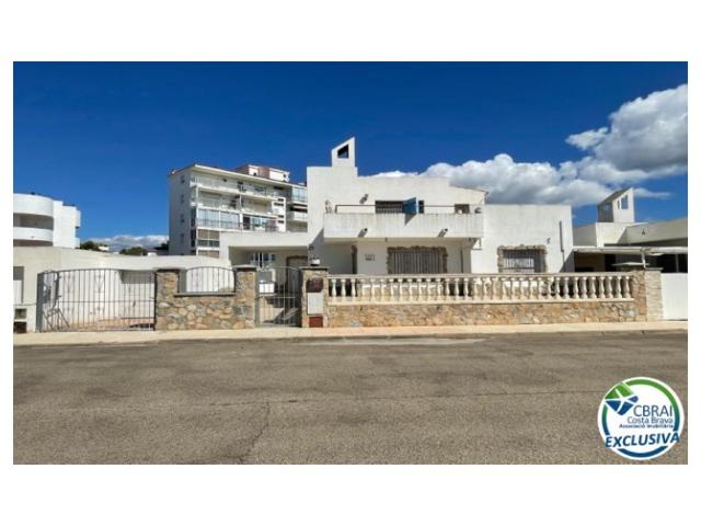 Casa En venta en Roses photo 0