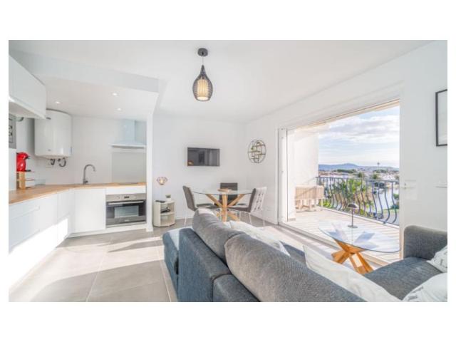 Piso En venta en Empuriabrava photo 0