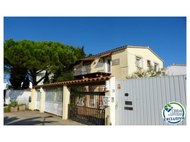 Piso En venta en Empuriabrava photo 0