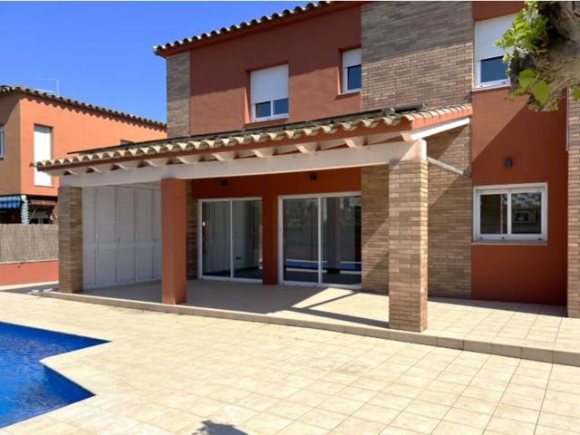 Casa En venta en Sant Pere Pescador photo 0