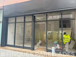 Amplio local en alquiler en Sitges. Zona centro photo 0