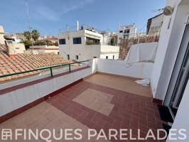 Atico duplex Ubicado en una calle tranquila en el casco antiguo de Sitges y a pocos metros del paseo marítimo. photo 0