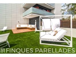 Planta baja con más de 180 m2 de terrazas, piscina comunitaria, parking y trastero. Orientada a sur. photo 0