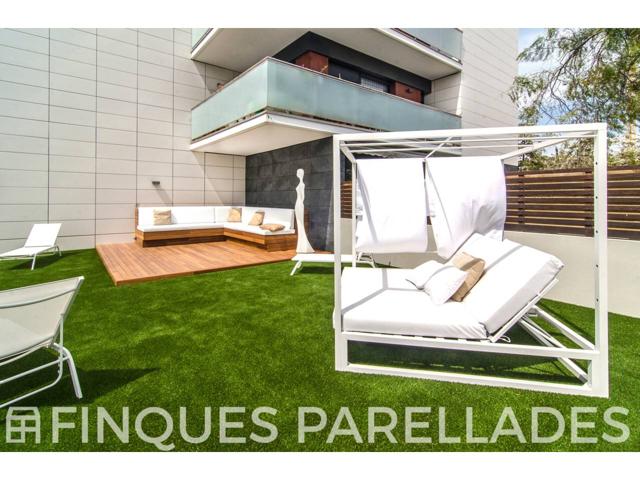 Planta baja con más de 180 m2 de terrazas, piscina comunitaria, parking y trastero. Orientada a sur. photo 0