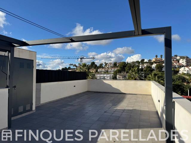 En la zona de Vallpineda, en Sitges, ofrecemos este magnífico piso de OBRA NUEVA Y A ESTRENAR. photo 0