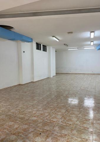 Amplio Local en Calle Eusebio Navarro. Espacio Versátil photo 0