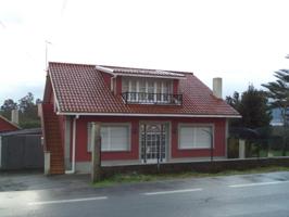 Casa en venta en Outes photo 0