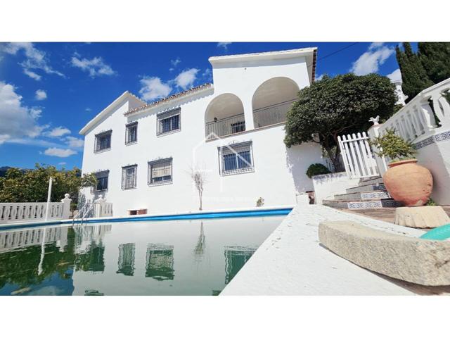 Quieres vivir en una de las únicas villas del pueblo de Canillas de Albaida? photo 0