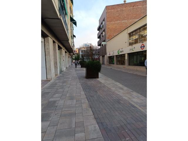 Local En venta en Vilafranca Del Penedès photo 0