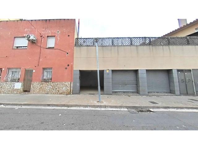 Local En venta en Canovelles photo 0