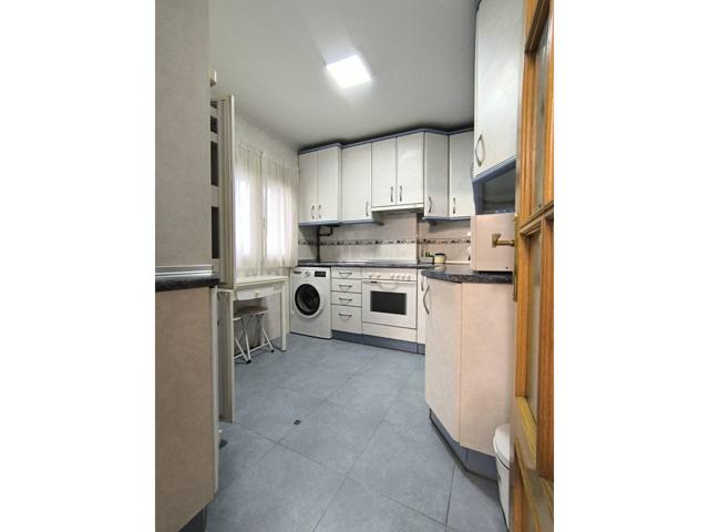 Piso en venta en avenida de la Constitución Española photo 0